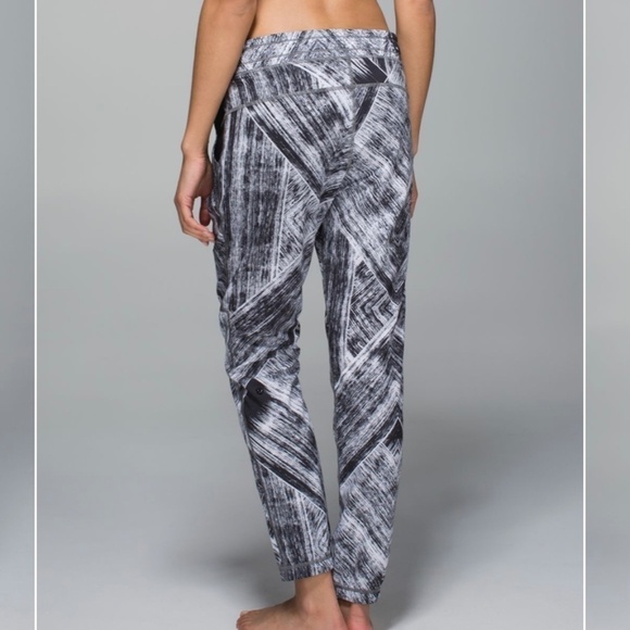 ❤️ LULULEMON Namaskar pants Heat Wave White Black B28 - Picture 15 of 16